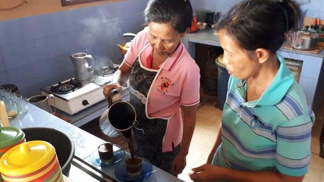 Menengok Budaya Minum Kopi Masyarakat Manggar Belitung