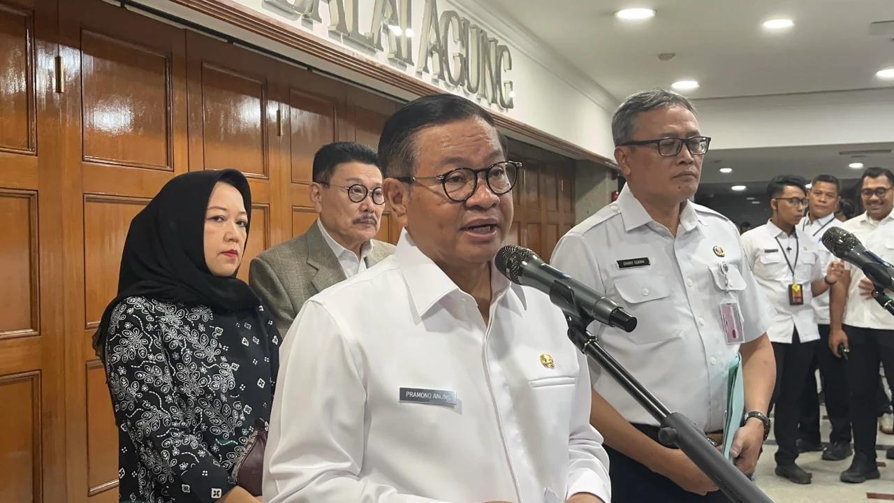 Tindak Lanjuti Arahan Prabowo, Pramono Tegaskan Penertiban Spanduk Parpol Berlaku untuk Semua Partai di Jakarta