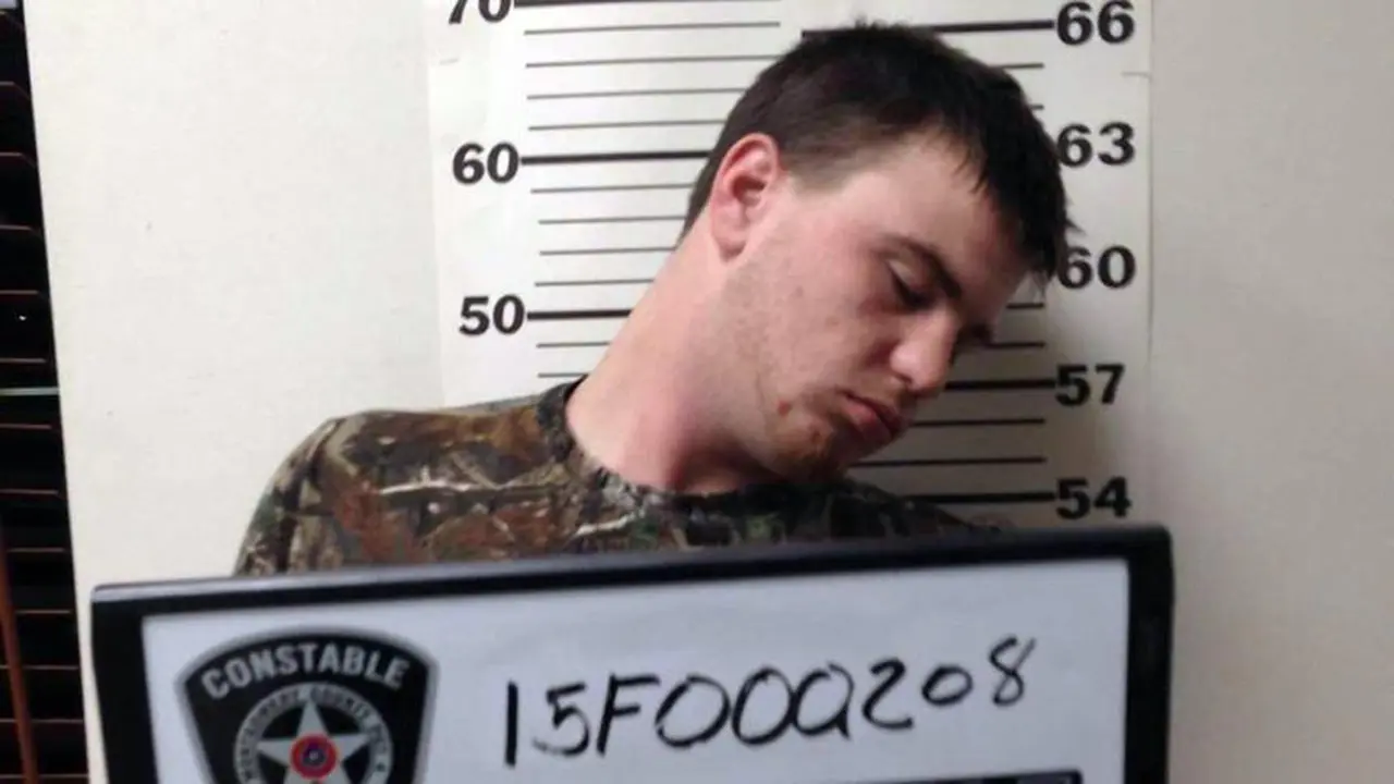 Foto mugshot kocak, pelaku tertidur pulas