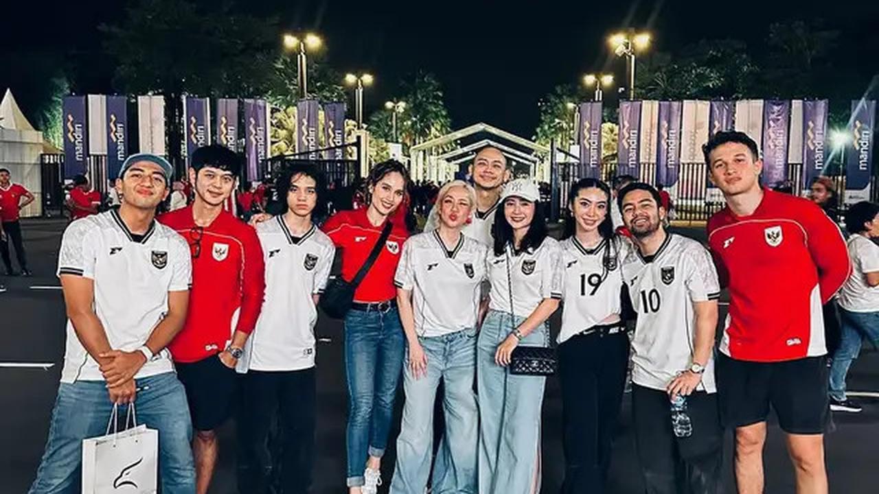 6 Potret Febby Rastanty Nonton Timnas Bareng Teman Artis, Suami Sedang Bertugas