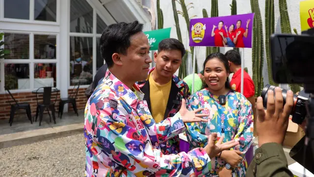 Artis Mumuk Gomez dan suaminya, Eno Retra, menggandeng komedian Anwar BAB menggarap bisnis kuliner