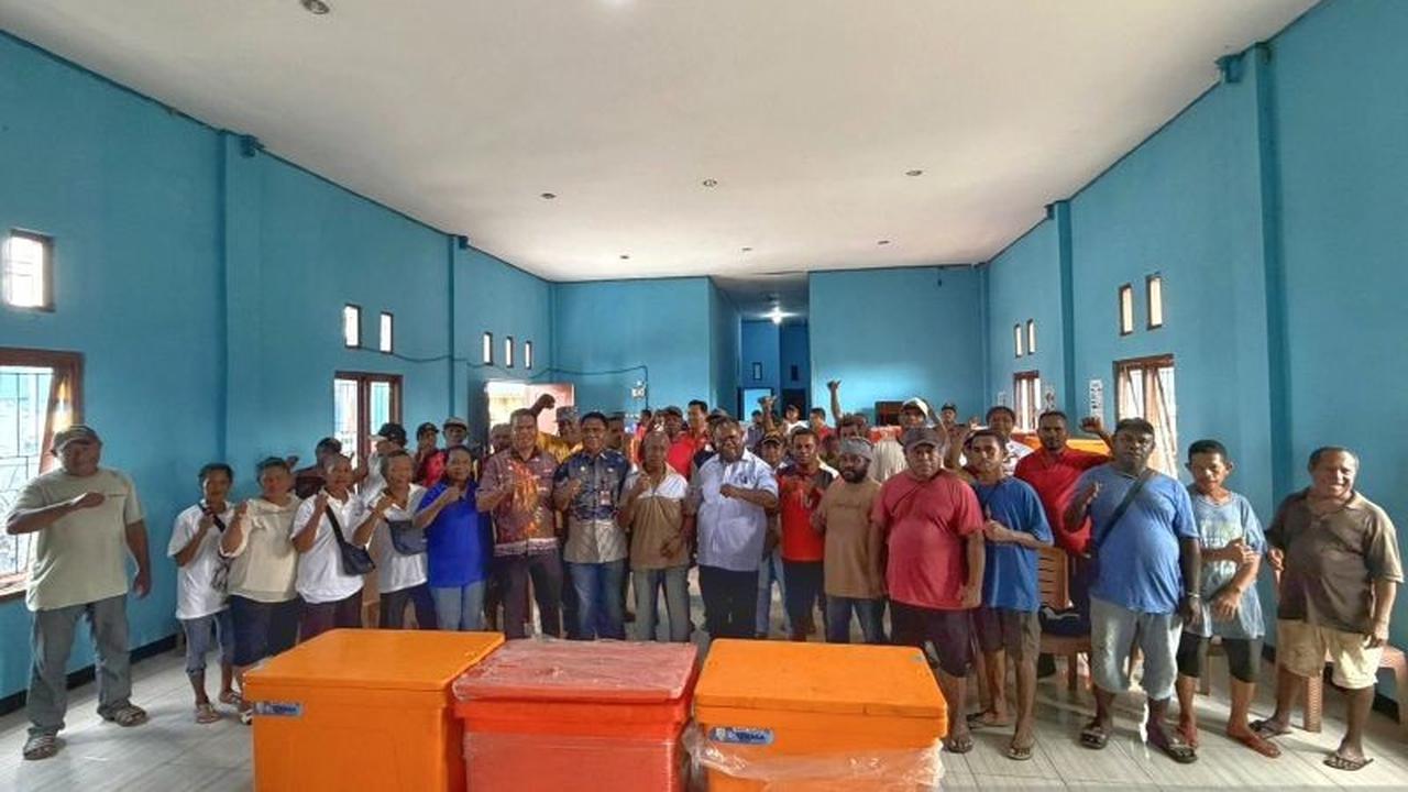 Pemprov PBD Salurkan 78 Bantuan Kotak Pendingin Nelayan OAP, Dorong Ekonomi Pesisir