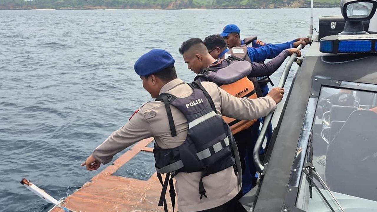 OTO: Pencarian Korban Kapal Wisata Tenggelam di Pulau Padar Terus Dilanjutkan