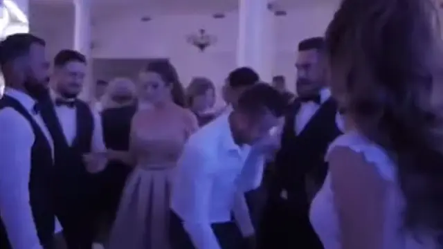 Gagal Ditangkap, Pengantin Pria Ini Alami Patah Tulang Usai Dilempar Groomsman