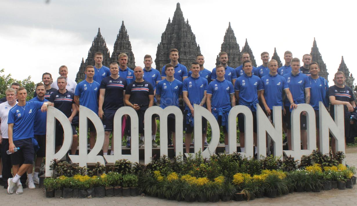 FOTO Timnas Islandia Menikmati Keindahan Candi  Prambanan  