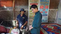 Inovasi lokal untuk perubahan iklim, Co-Founder/CEO Mall Sampah, Adi Saifullah Putra saat edukasi pemilahan sampah. (Dok: Instagram @mallsampah)