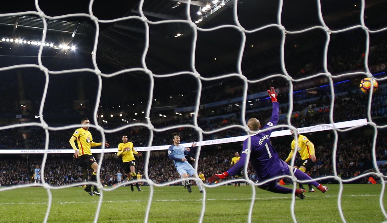 Pada menit ke-86, publik Etihad Stadium kembali bergemuruh. David Silva mencatatkan namanya di papan skor usai memaksimalkan umpan Raheem Sterling. (Action Images via Reuters/Jason Cairnduff)