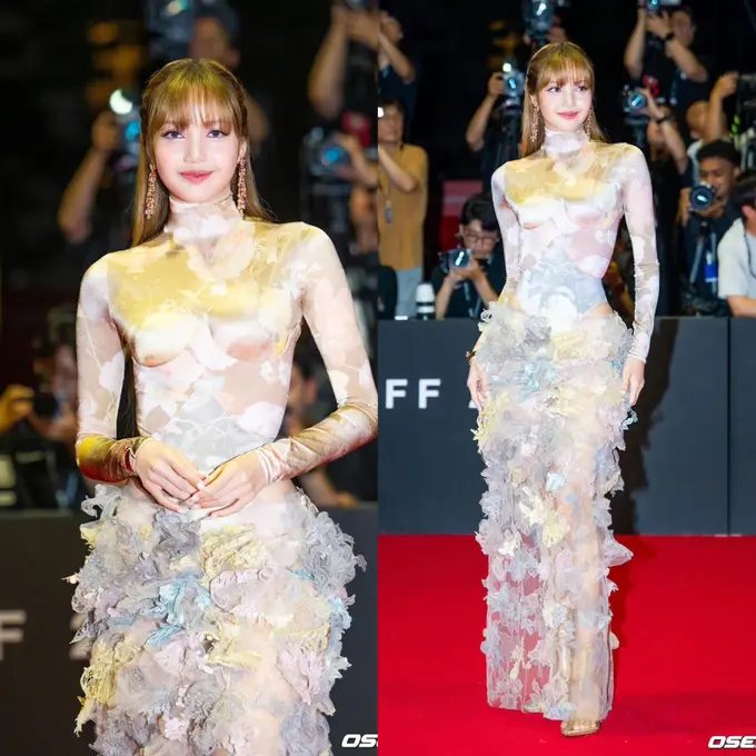 Dari Emmy ke BIFF 2025, Lisa BLACKPINK Tampil Bak Peri Modern dengan Gaun Nude Floral Ekspos Pinggul