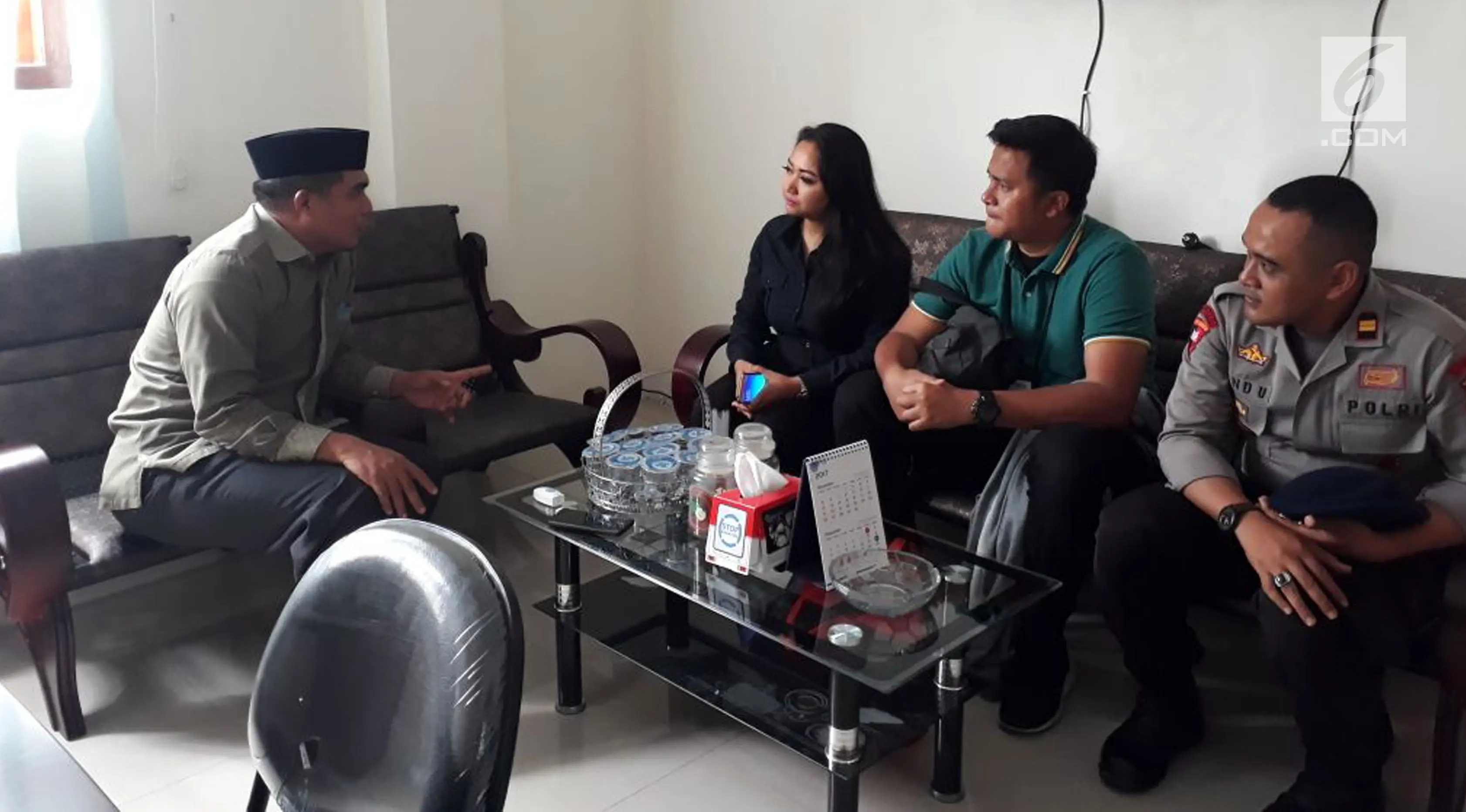 Tim pelaksana audisi Liga Dangdut Indonesia (LIDA) saat bertatap muka dengan Kepala Dinas Pariwisata Kota Ternate. (Hairil Hiar/Liputan6.com)