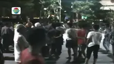 Pelaku membawa kabur uang ratusan juta rupiah. Suasana sempat memanas lantaran massa pendukung korban berdatangan ke lokasi.