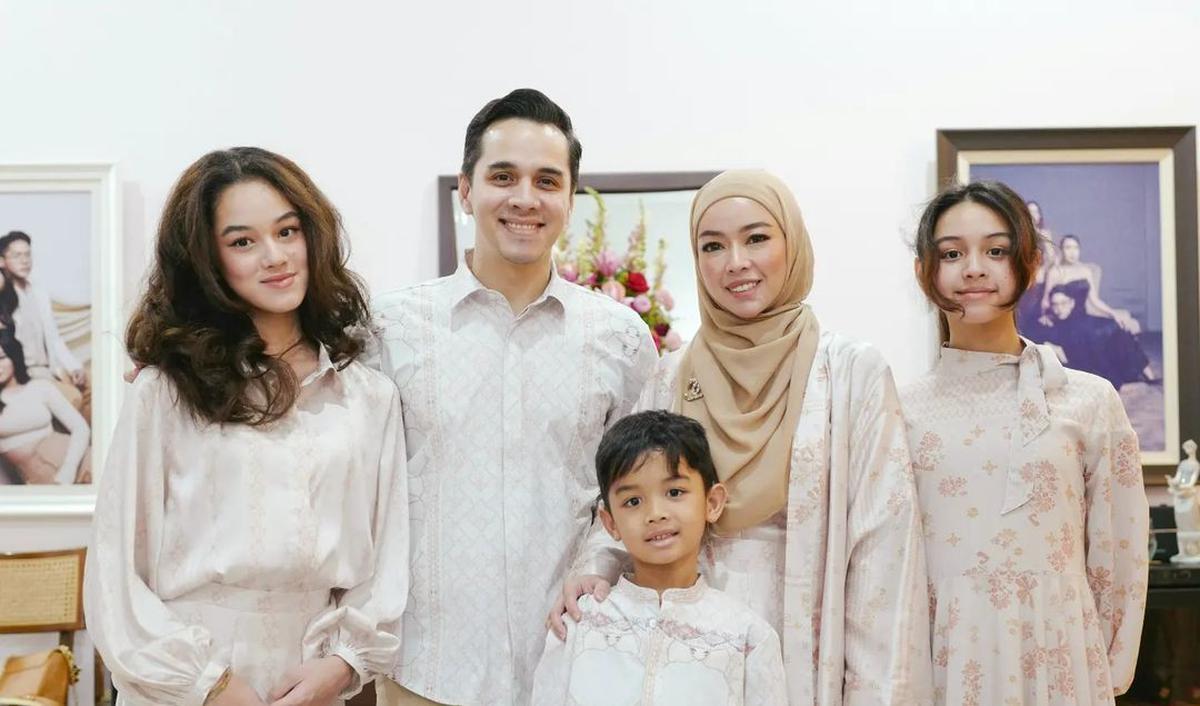 Rionaldo Stockhorst dan Aureli Beata Schulz telah menjalani bahtera rumah tangga selama 17 tahun dengan harmonis.&nbsp;