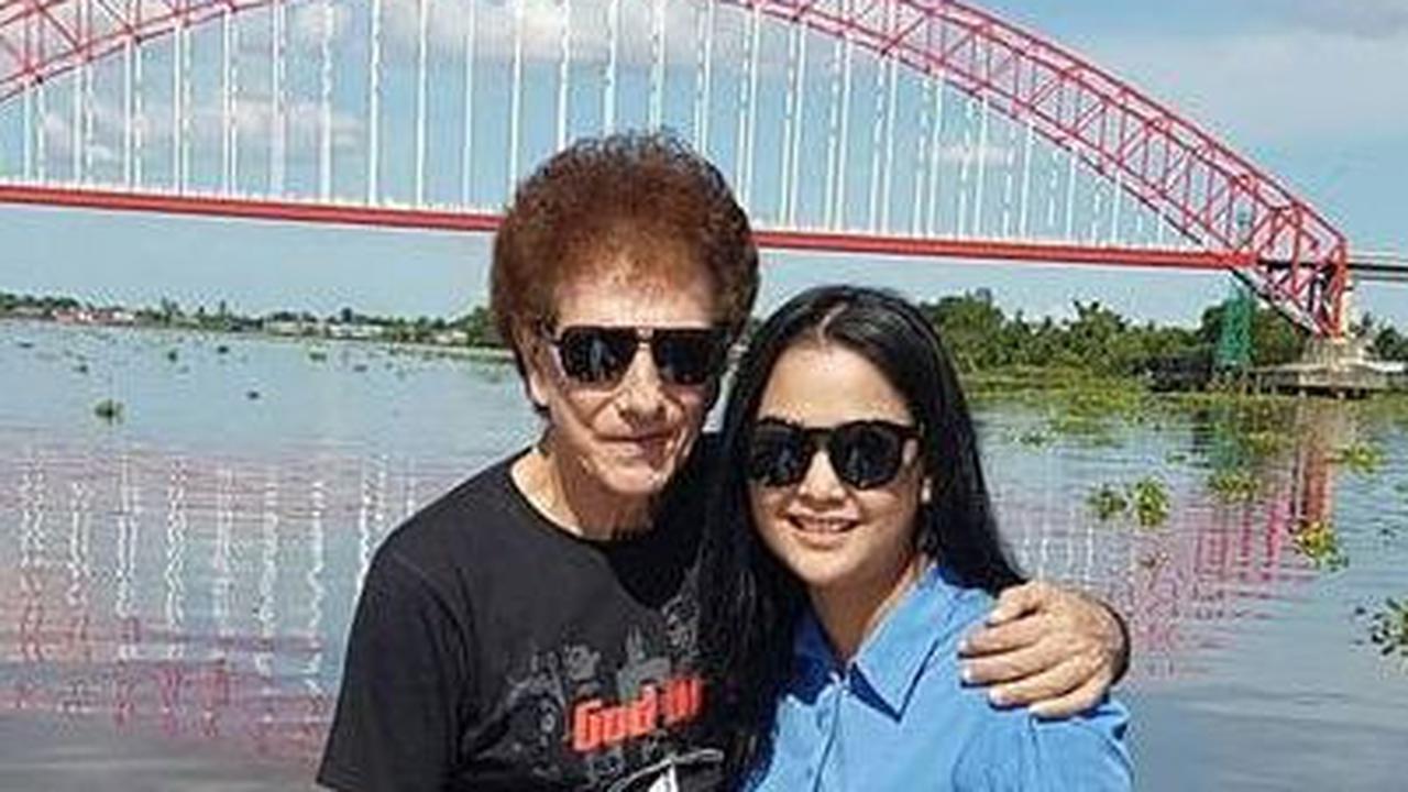 Pernikahan Sang Rocker Legendaris, Ahmad Albar, dengan Dewi Sri Astuti: Kisah Cinta yang Bertahan Meski Terpaut Usia