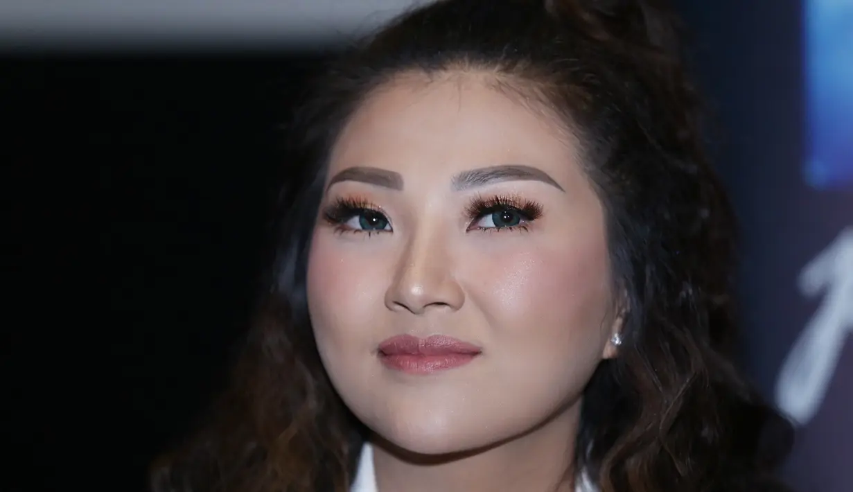 Ada salah satu pengalaman di luar logika dirasakan saat menjalani syuting film Kembang Kantil. Ia merasa lidahnya seperti kesemutan atau mati rasa. (Nurwahyunan/Bintang.com)