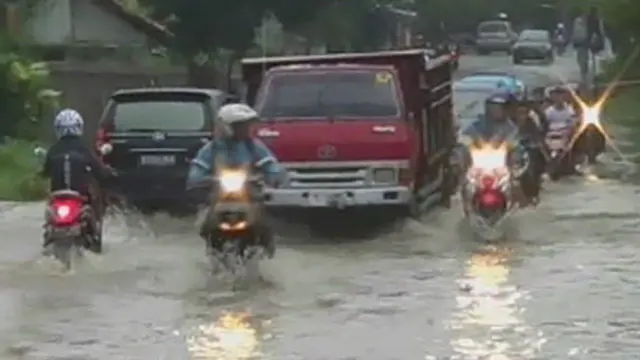 Banjir Melanda Perumahan Di Depok