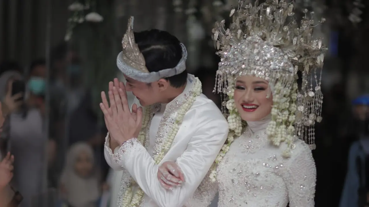[Fimela] Dinda Hauw dan Rey Mbayang