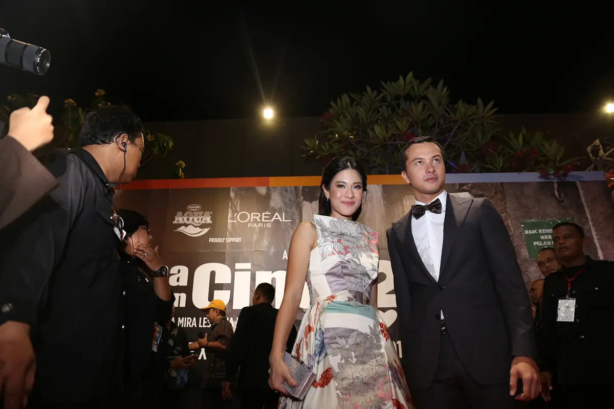 [Bintang] Dian Sastrowardoyo dan Nicholas Saputra 