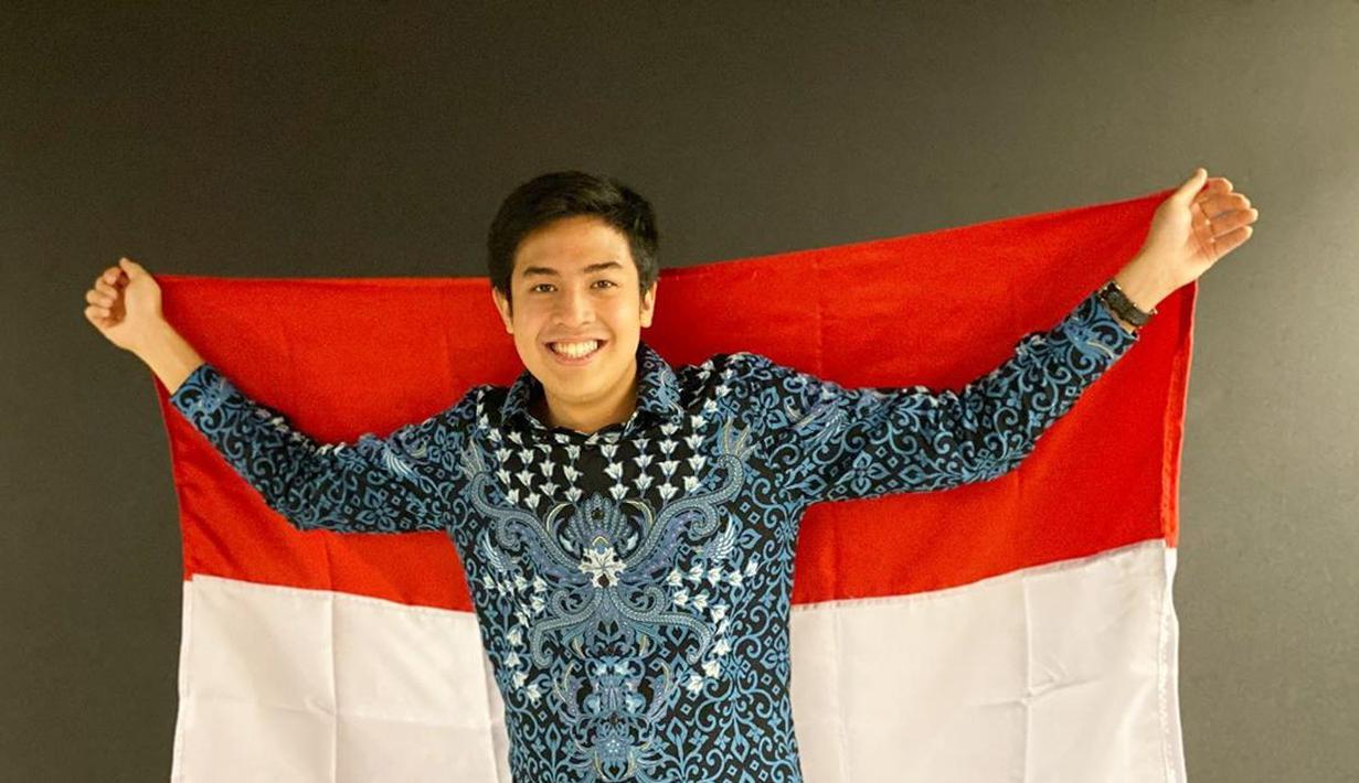 Jerome Polin merupakan YouTuber asal Surabaya. Ia mulai dikenal karena kerap membagikan vlog pengalamannya selama menjalani studi di Jepang. Pembawaannya yang ceria dan kocak membuatnya lantas memilik banyak subscriber di YouTube (Liputan6.com/IG/@jeromepolin)