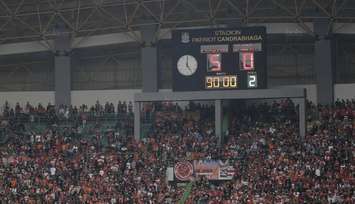 Papan skor saat pertandingan antara Persija melawan Persegres pada laga Liga 1 Indonesia di Stadion Patriot, Bekasi, Sabtu (14/10/2017). Persija menang 5-0 atas Persegres. (Bola.com/Rizaldy Febriyansyah)