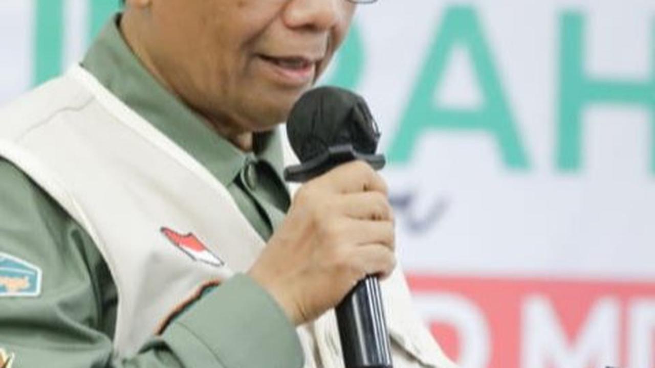 Mahfud Dapat Laporan Rektor Diminta Buat Pernyataan Sebut Jokowi Negarawan