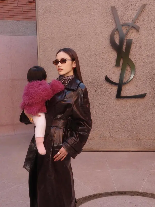 Mahalini Gendong Anak Saat Liburan ke Maroko tampil kece. [@mahaliniraharja]