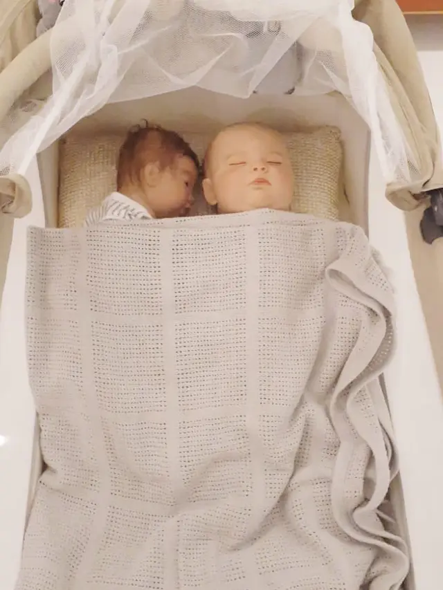 6 Potret Newborn Photoshoot 'Anak' Ivan Gunawan, Bertema Desainer