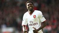 2. Emmanuel Adebayor - Arsenal pernah menjadikan Adebayor sebagai striker utama setelah ditinggal Thierry Henry.  Bersama The Gunners, dia sukses kemas 46 gol dalam 104 laga. (AFP/Paul Ellis)