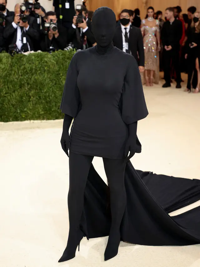 Kim Kardashian Tanpa Wajah di Met Gala