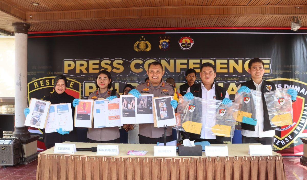 Satu unit  HPdigunakan sebagai data base file video porno. <br>