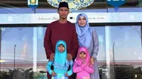 Zulkifli Syukur dan sang istri, Minny (Bola.com/Ahmad Latando)