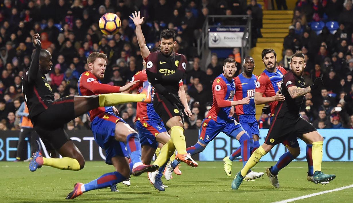 Proses terjadinya gol yang dicetak gelandang Manchester City, Yaya Toure, ke gawang Crystal Palace. Kemenangan City ditentukan oleh gol dari Toure pada menit ke-83. (Reuters/Hannah McKay) 