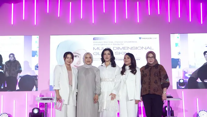 Foto suasana talk show ParagonCorp bersama para bintang tamu yang hadir