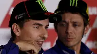 Yamaha MotoGP rider Valentino Rossi of Italy and Yamaha rider Jorge Lorenzo (L) of Spain attend a news conference at the Twin Ring Motegi circuit ahead of Sunday's Japanese Grand Prix in Motegi, north of Tokyo, Japan, October 8, 2015. REUTERS/Issei Kato