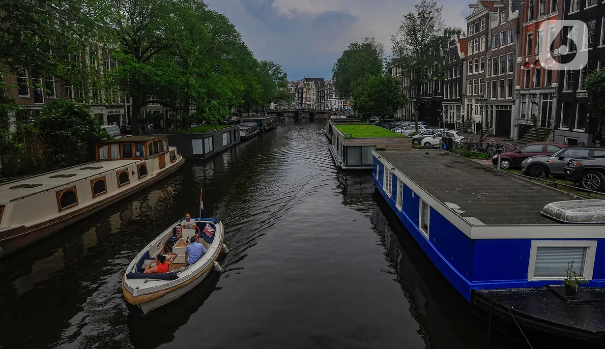 Karena banyaknya kanal tersebut, Amsterdam menjadi salah satu kota yang memiliki air paling banyak. (merdeka.com/Arie Basuki)
