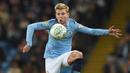 6. Oleksandr Zinchenko (Manchester City) - Pemain berusia 23 tahun ini tampil bagus di posisi barunya sebagai bek kiri Manchester City. Pep Guardiola merubah Zinchenko yang berposisi sebagai pemain gelandang menjadi bek kiri yang kreatif di skuat Manchester City. (AFP/Oli Scarff)