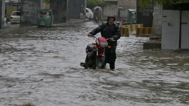 Hujan dan badai petir di Pakistan