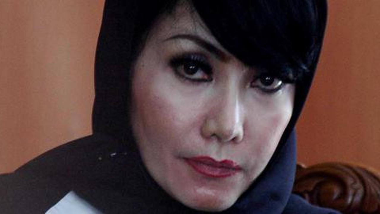  Di pengadilan, Malinda sarapan combro dan misro