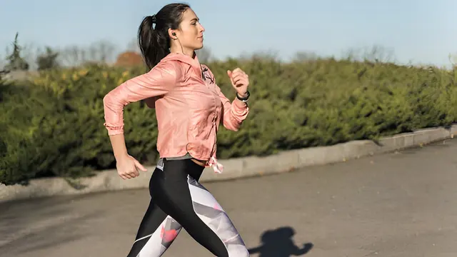 Jarang Diketahui! Ini Dia Deretan Manfaat Air Kelapa bagi Perempuan - 1