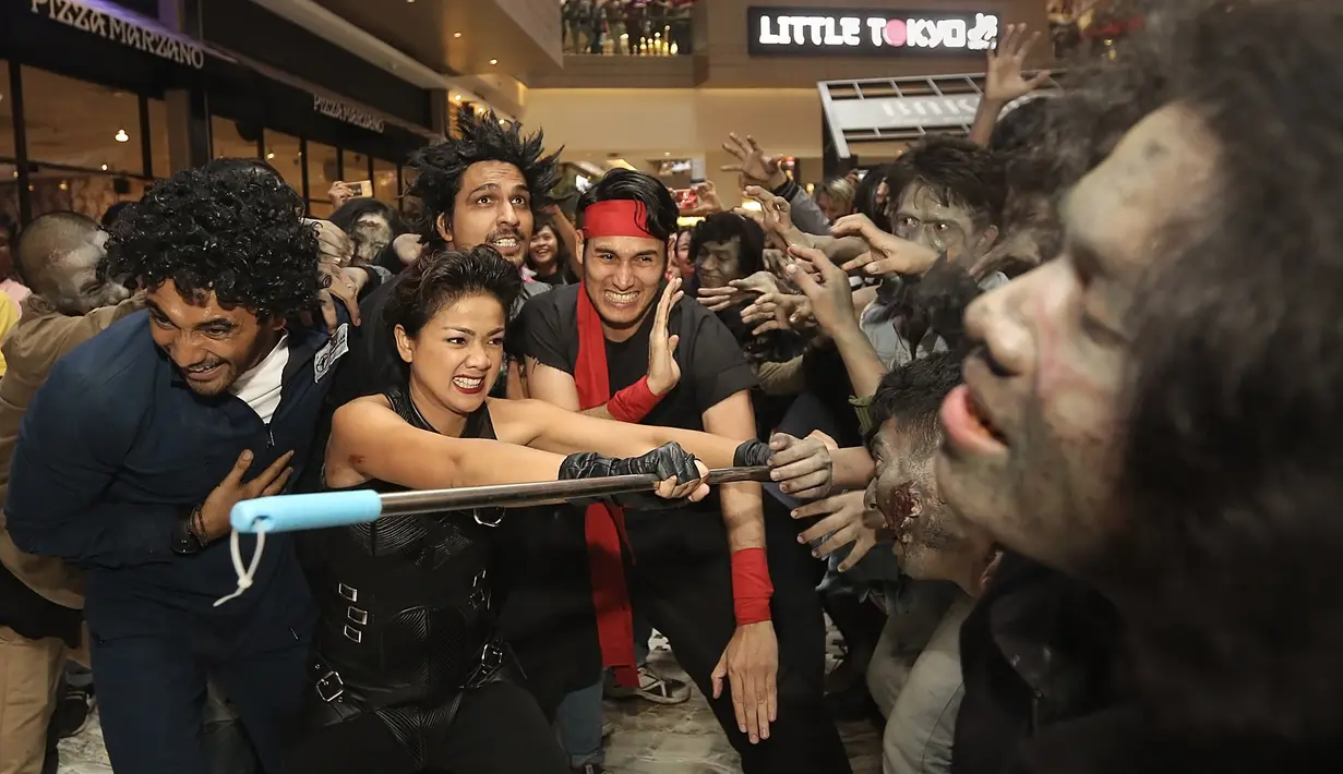 "Awalnya nervous banget, gue gak tahu apa gue seharusnya ambil film ini atau sebaiknya jangan. Cuma habis ngobrol sama Anggy, gue baca skenarionya, baca aja tuh udah lucu," kata Arifin Putra, Minggu (19/11). (Bambang E Ros/Bintang.com)