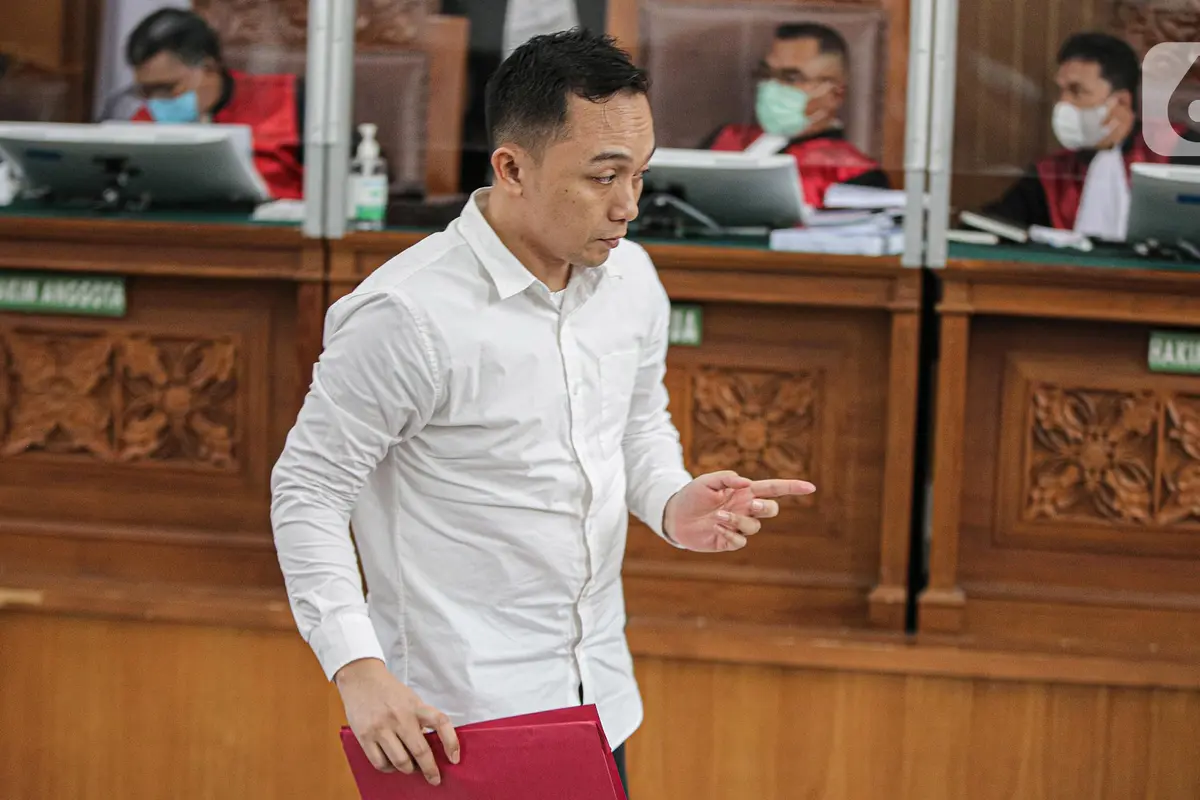 Momen Ricky Rizal Berurai Air Mata saat Bacakan Pleidoi Kasus Pembunuhan Brigadir J