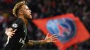 Striker PSG, Neymar, merayakan gol yang dicetaknya ke gawang Red Star pada laga Liga Champions di Stadion Parc des Princes, Paris, Rabu (3/10/2018). PSG menang 6-1 atas Red Star. (AFP/Franck Fife)