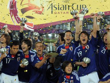 Ajang Piala Asia yang digelar tiap empat tahun dan telah dimulai sejak 1956 di Hong Kong sebagai edisi perdana akan memasuki edisi ke-18 pada Piala Asia 2023 di Qatar yang akan berlangsung mulai 12 Januari hingga 10 Februari 2024. Dari total 17 kali penyelenggaraan sebelumnya, tercatat baru 9 negara yang mampu menyabet gelar juara, di mana empat di antaranya melakukannya lebih dari sekali. Berikut daftar keempat negara tersebut. (AFP/Manan Vatsyayana)