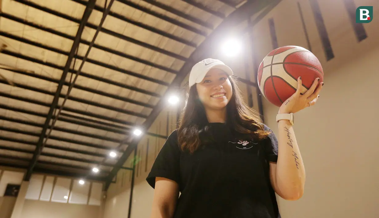 <p>Pebasket Timnas putri Indonesia, Priscilla Annabel Karen, berpose setelah acara &ldquo;Supreme Girl 2 on 2 Pre Games&rdquo; yang berlangsung di KYZN BSD, Tangerang, Minggu (17/12/2023) sore WIB. (Bola.com/M Iqbal Ichsan)</p>