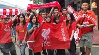 Liverpool Latihan Tertutup, Fans Setia Mengawal di Luar Stadion