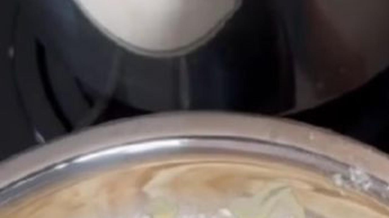 <b>4. Goreng di Minyak Panas</b>