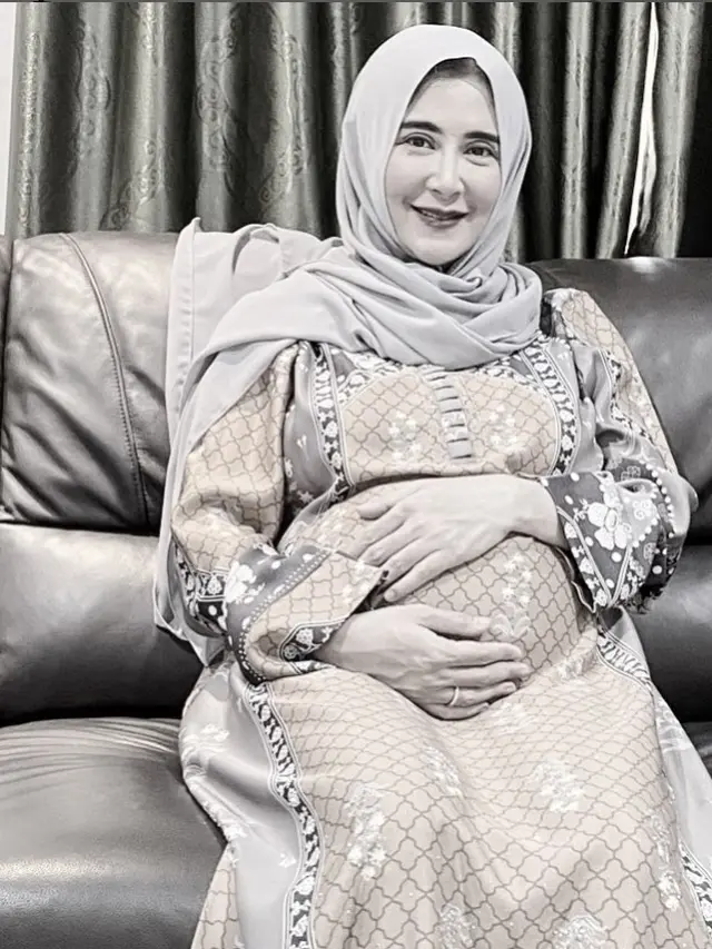 Potret Uut Permatasari selama hamil besar anak kedua. (Instagram @uutpermatasari)