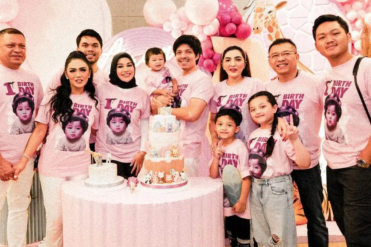 Perayaan ultah pertama Ameena putri Atta dan Aurel (Instagram/krisdayantilemos)