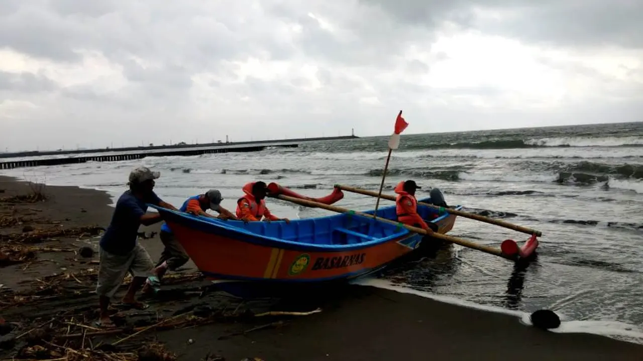 Seorang nelayan Donan, Cilacap, terlempar usai tabrakan dan hilang di perairan Donan. (Foto: Liputan6.com/Basarnas/Muhamad Ridlo)