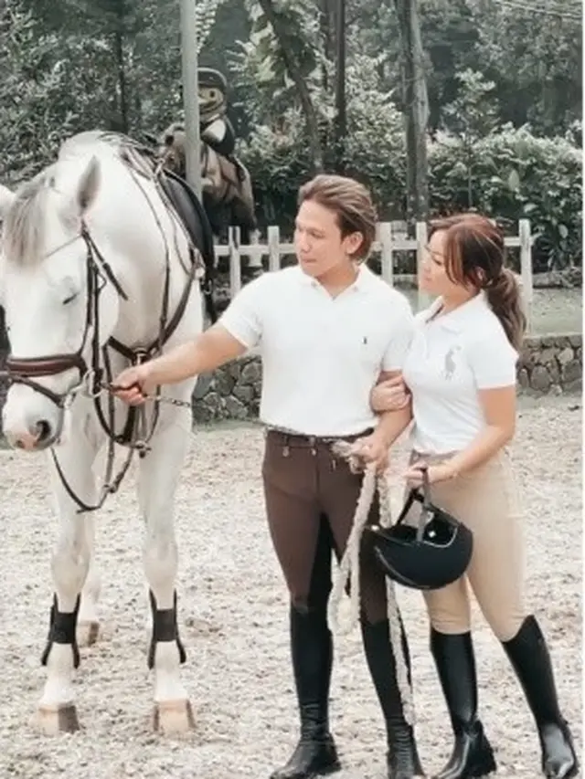 Dipuji Bak Prewedding, Ini 7 Pemotretan Jordi Onsu dan Frislly Herlind