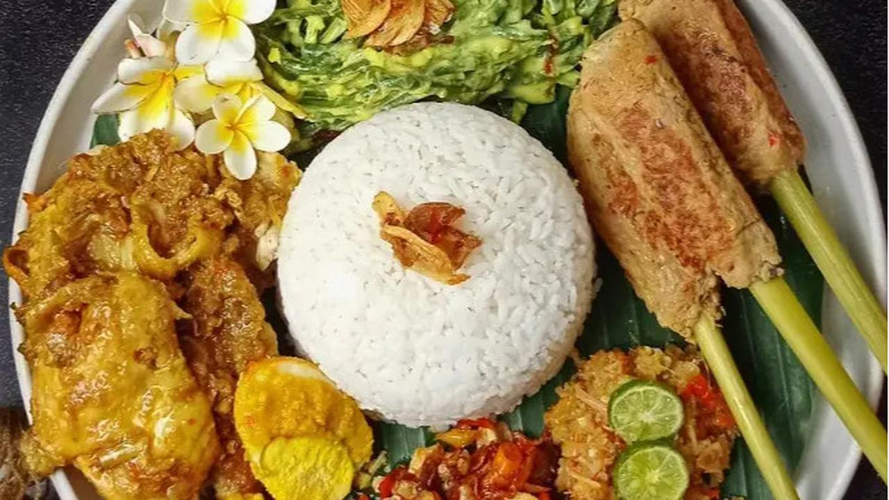 7 Resep Nasi Campur Lezat, Paduan Rasa Nusantara yang Menggugah Selera