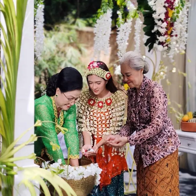Adegan siraman Shanice Margaretha di Naluri Hati (Foto: Instagram/margarethalie)